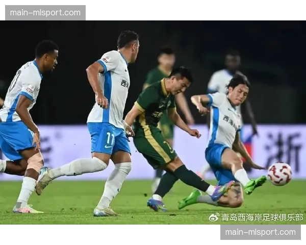 青岛西海岸4-3-3体系控球积极 何龙海与王鹏中场覆盖保障攻防平衡