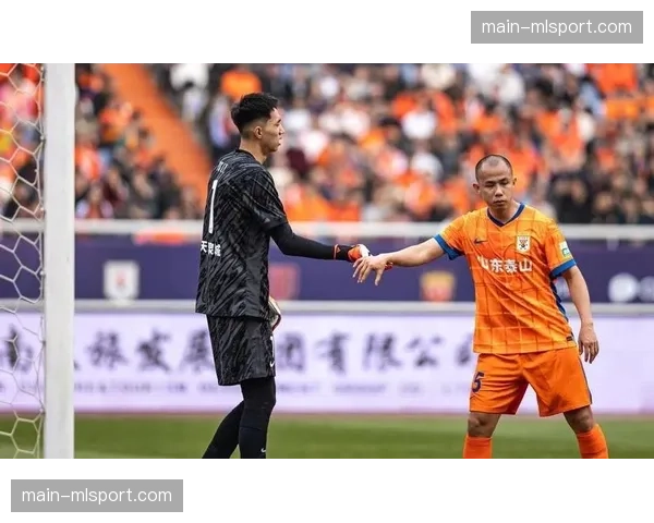 黄政宇中场拦截效率突出 泰山防守型中场位置感出色